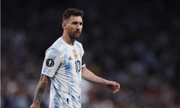 记者：山东男篮与前掘金前锋德沃恩-艾库恩-珀塞尔完成签约